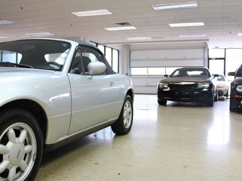 Used 1991 MAZDA MX-5 Miata RWD image 13