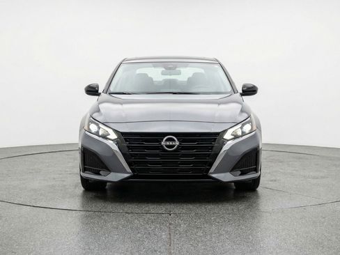 Used 2025 Nissan Altima 2.5 SV image 2