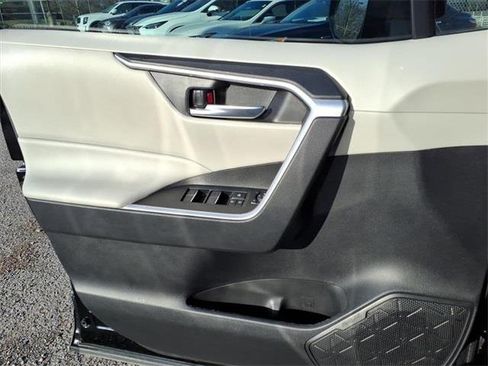 Used 2022 Toyota RAV4 XLE image 12
