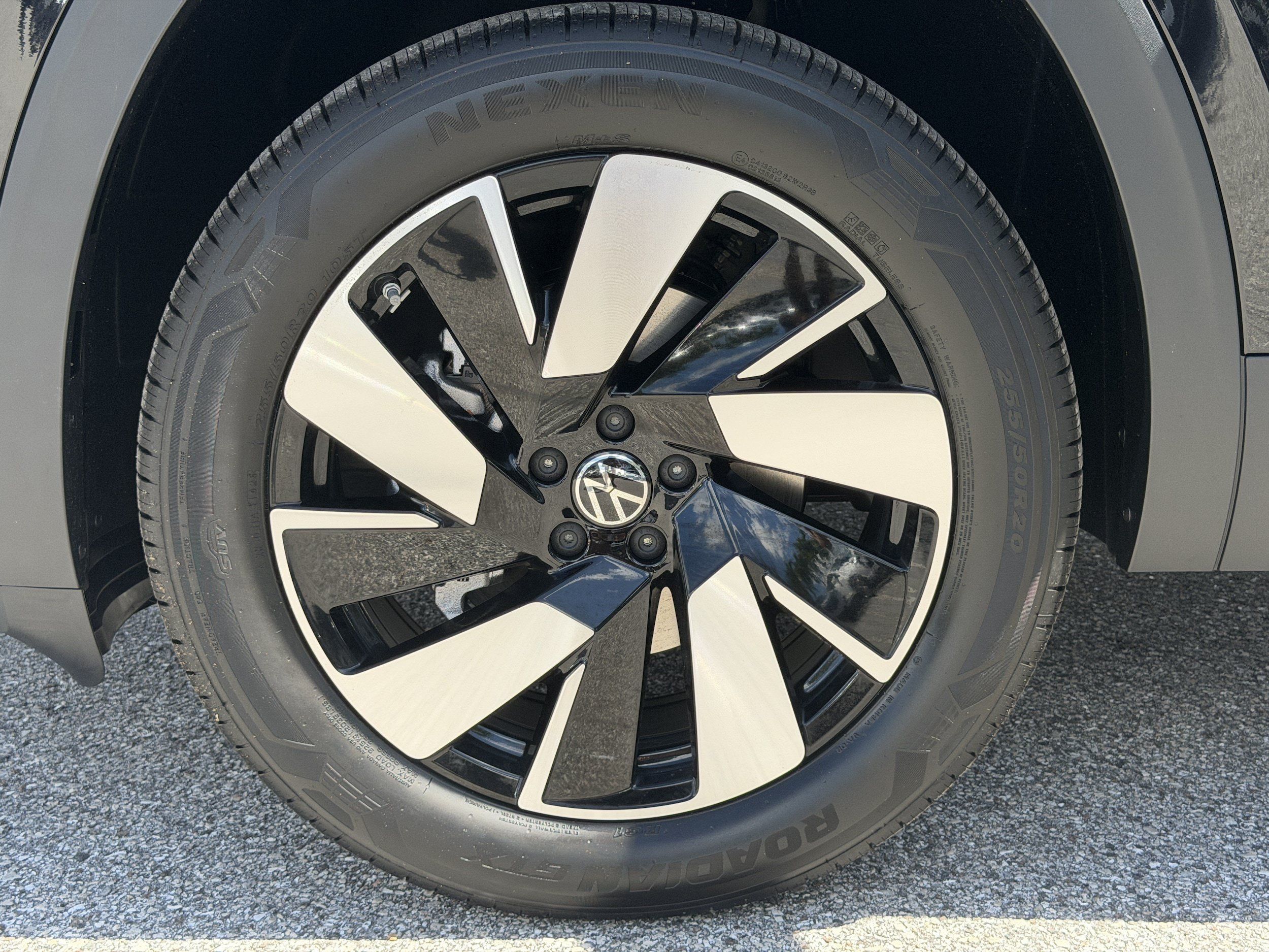 New 2026 Volkswagen Atlas Cross Sport SE FWD image 34