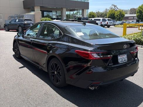 Used 2025 Toyota Camry SE FWD image 7