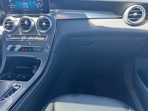 Used 2022 Mercedes-Benz GLC 300 4MATIC image 27