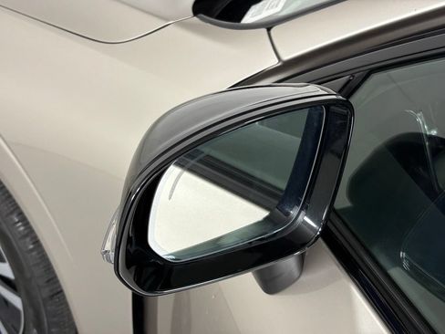 Used 2025 Volvo XC60 B5 Core AWD/4WD image 13