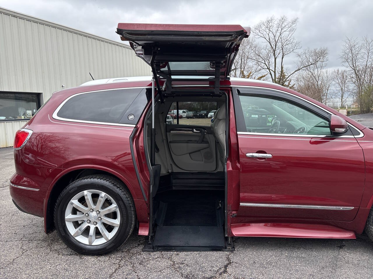 Used 2016 Buick Enclave Premium w/ Experience Buick Package FWD image 1