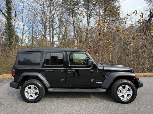Used 2021 Jeep Wrangler Sport S image 5