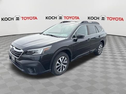 Used 2020 Subaru Outback Premium image 3