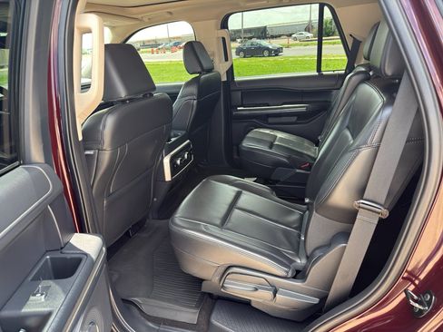 Used 2023 Ford Expedition XLT AWD/4WD image 6