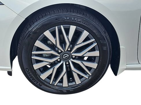 Used 2025 Nissan Altima 2.5 SV w/ SV Premium Package FWD image 30