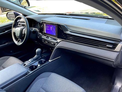 Used 2025 Toyota Camry LE image 14