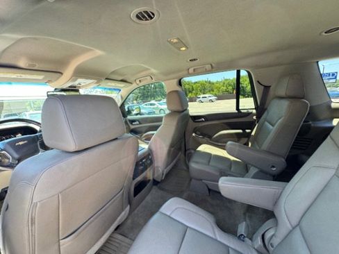 Used 2017 Chevrolet Tahoe LT w/ Luxury Package RWD image 11