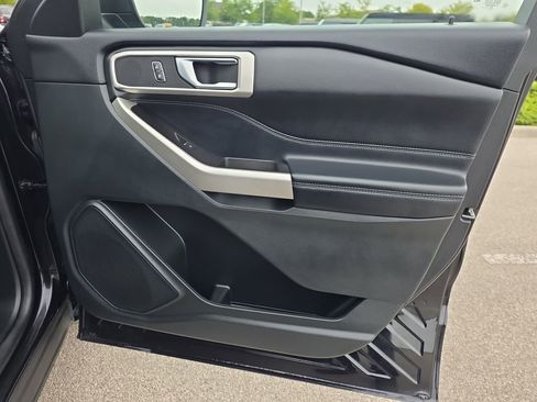 Used 2022 Ford Explorer XLT w/ Equipment Group 202A image 17