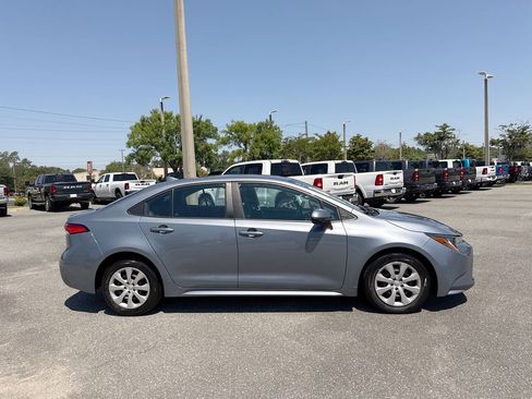 Used 2024 Toyota Corolla LE FWD image 2
