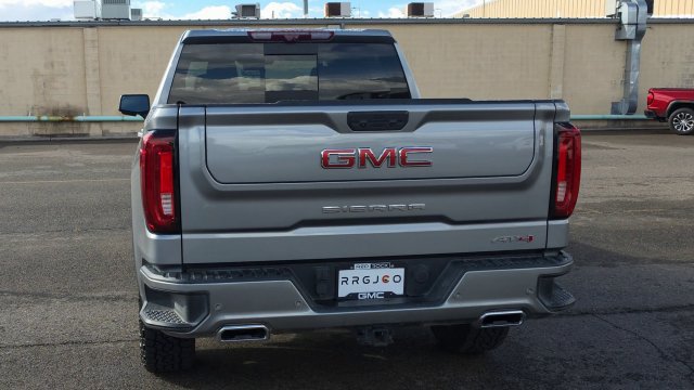 Used 2024 GMC Sierra 1500 AT4 w/ Technology Package AWD/4WD image 9