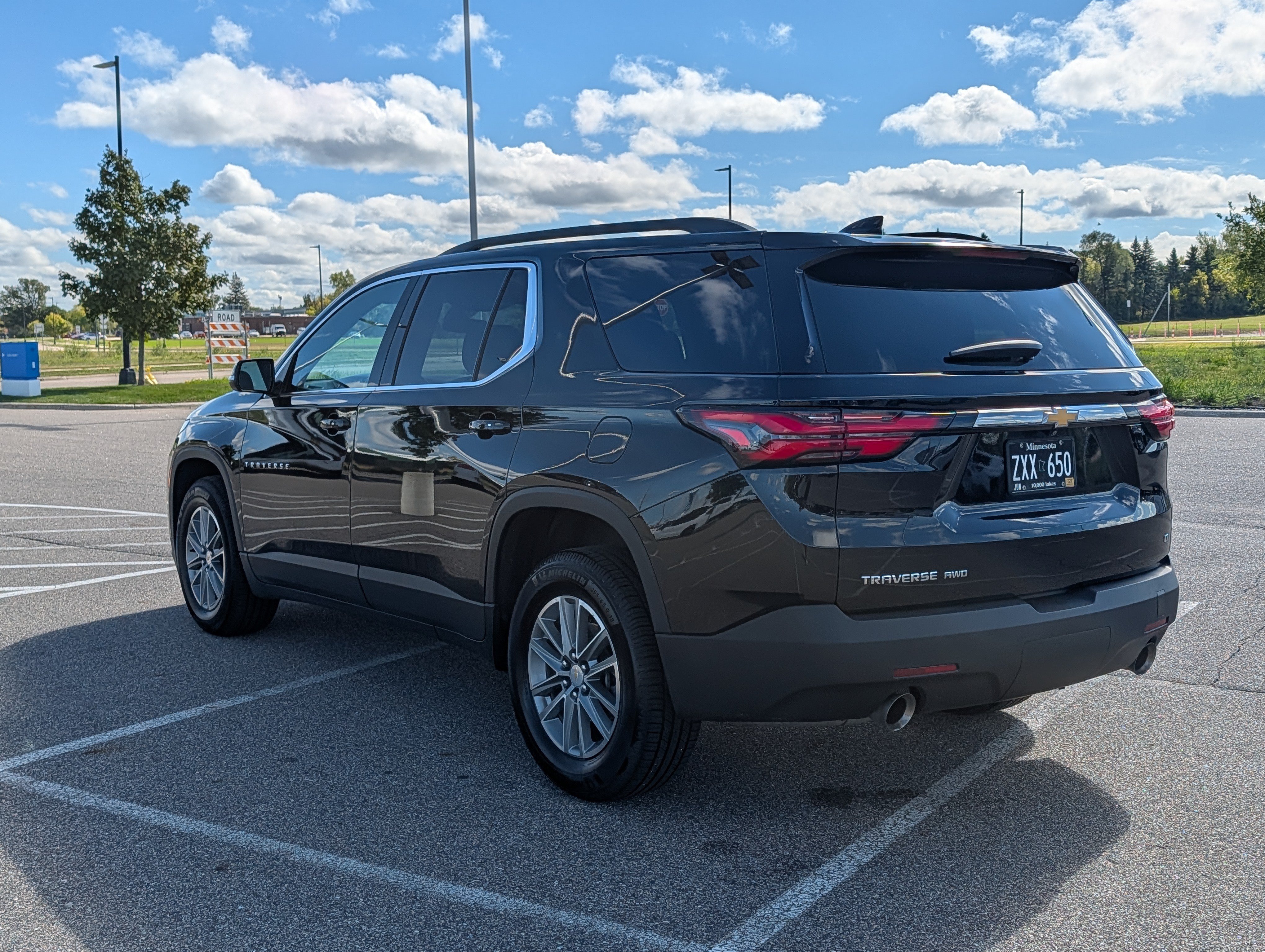 Used 2023 Chevrolet Traverse LT AWD/4WD image 3