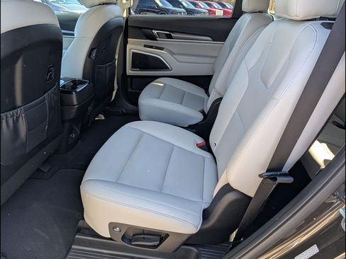 Used 2022 Kia Telluride S image 14