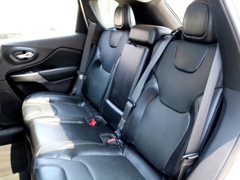 Used 2020 Jeep Cherokee Limited image 39