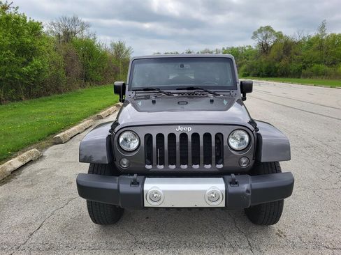 Used 2014 Jeep Wrangler Unlimited Sahara w/ Dual Top Group AWD/4WD image 4