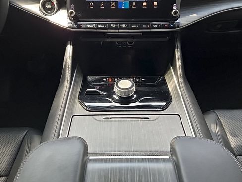 Used 2024 Jeep Wagoneer L Series II AWD/4WD image 19
