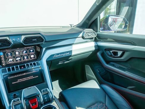 Used 2020 Lamborghini Urus image 62