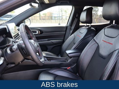 Used 2024 Jeep Compass Trailhawk image 10