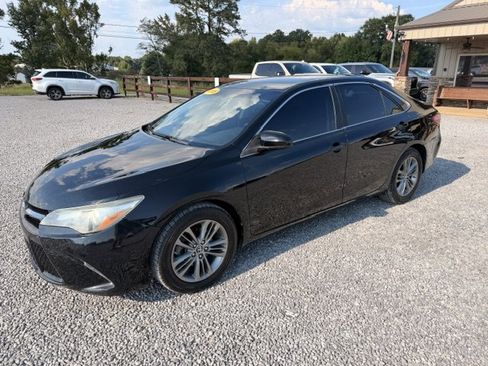 Used 2015 Toyota Camry SE FWD image 2