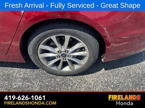 Used 2017 Ford Fusion SE w/ Fusion SE Technology Package FWD image 13