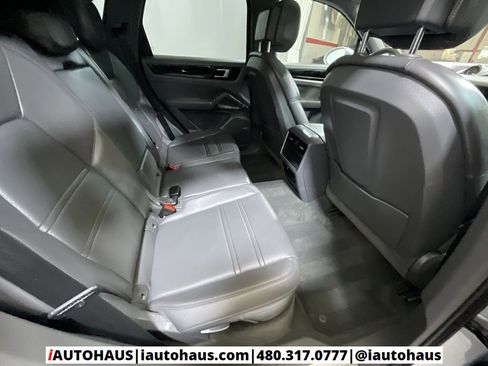 Used 2019 Porsche Cayenne S image 20