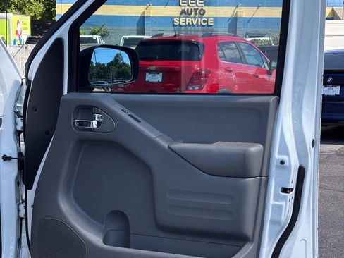 Used 2016 Nissan Frontier SV w/ SV Value Truck Package RWD image 17