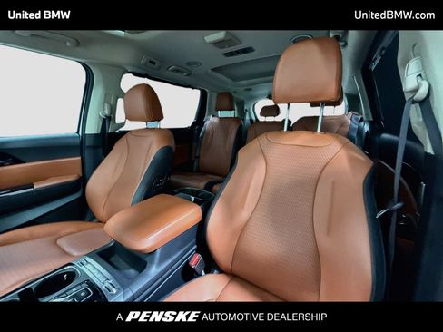 Used 2023 Kia Carnival SX Prestige FWD image 12