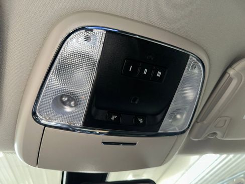 Used 2018 Chrysler 300 Limited image 13