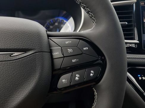 New 2027 Chrysler Pacifica Limited FWD image 24