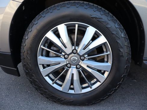 Used 2019 Nissan Pathfinder SL AWD/4WD image 43