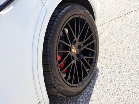 Used 2022 Porsche Cayenne GTS image 38