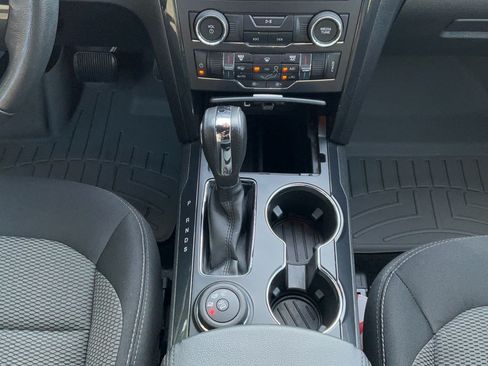 Used 2018 Ford Explorer XLT w/ Equipment Group 201A AWD/4WD image 23