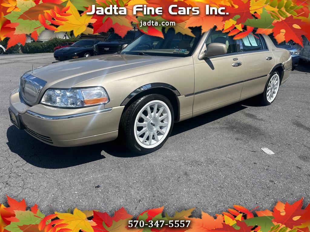 Used 2006 Lincoln Town Car Signature RWD image 1