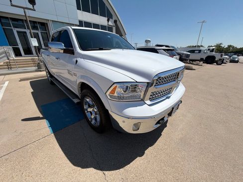 Used 2017 RAM 1500 Laramie w/ Convenience Group AWD/4WD image 8