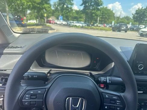 Used 2023 Honda Accord EX image 10