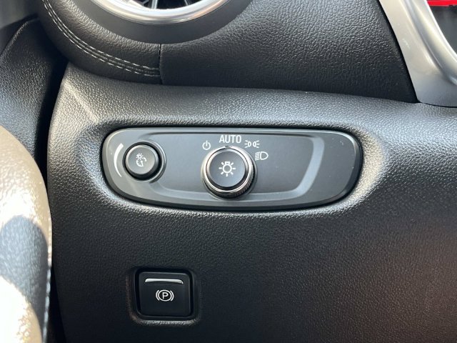 Used 2020 Chevrolet Blazer LT FWD image 37