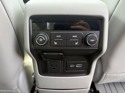 Used 2023 GMC Acadia SLT w/ Preferred Package AWD/4WD image 43