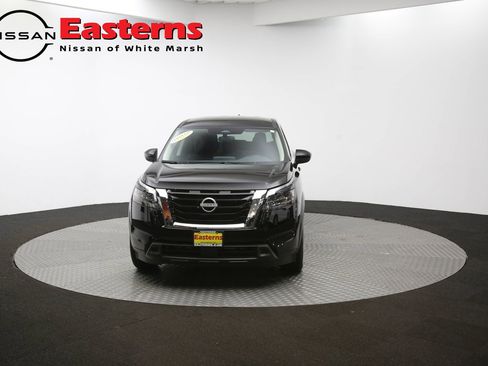 Used 2025 Nissan Pathfinder S image 86