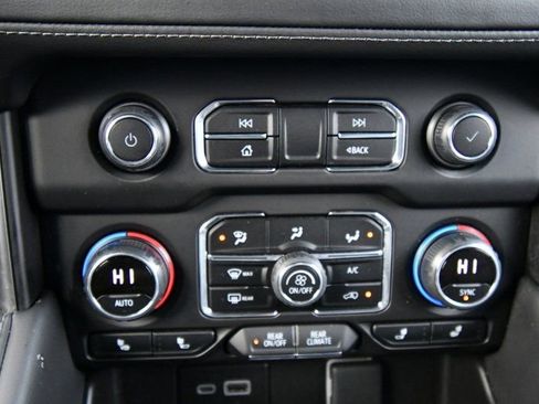 Used 2024 Chevrolet Suburban LT AWD/4WD image 57