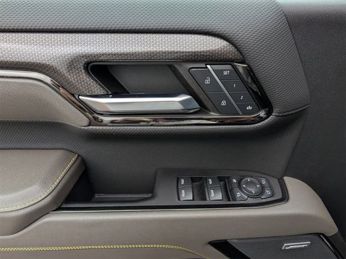 Used 2023 Chevrolet Silverado 1500 ZR2 w/ Technology Package image 13