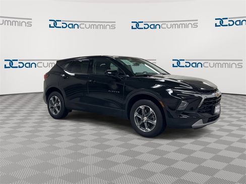 Used 2024 Chevrolet Blazer LT image 2