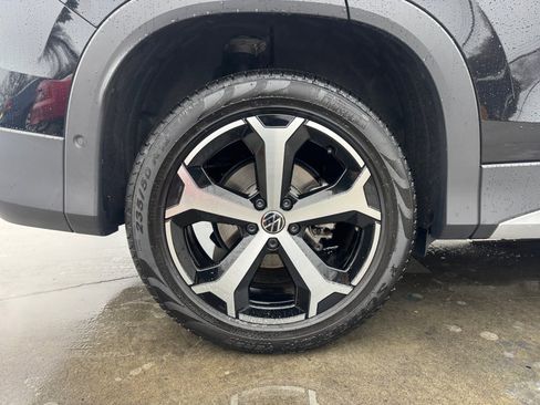 Used 2025 Volkswagen Tiguan SE image 25