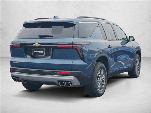 New 2026 Chevrolet Traverse LT image 2