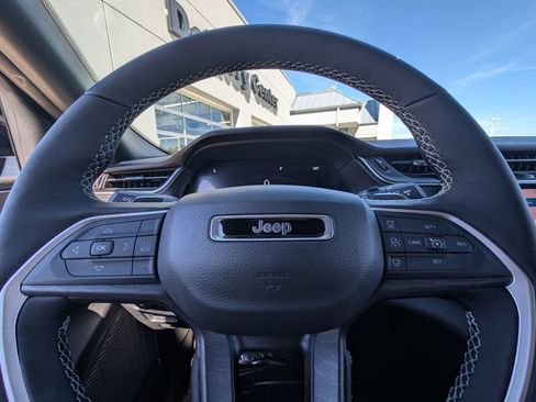 New 2025 Jeep Grand Cherokee Limited image 18