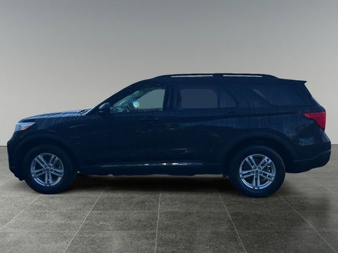 Used 2023 Ford Explorer XLT w/ Equipment Group 202A image 4