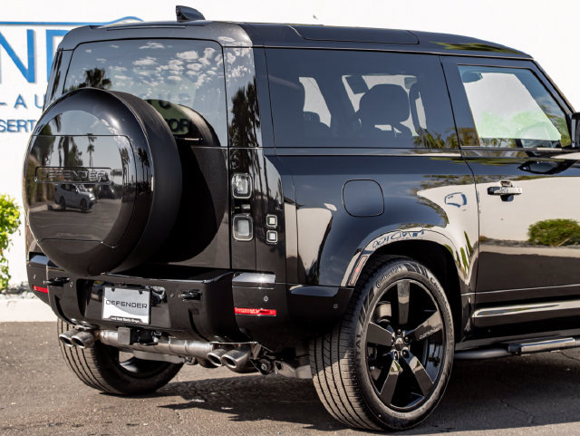 New 2026 Land Rover Defender 90 V8 AWD/4WD image 7