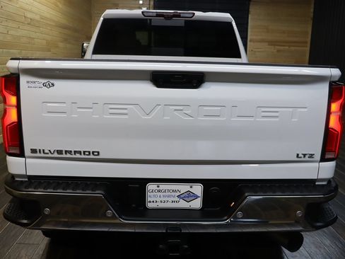 Used 2025 Chevrolet Silverado 2500 LTZ w/ LTZ Convenience Package AWD/4WD image 4