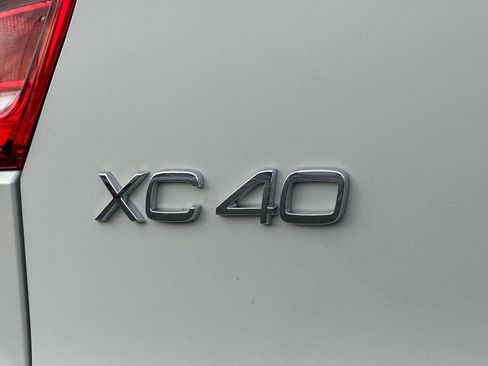 Certified 2023 Volvo XC40 Recharge Plus image 13